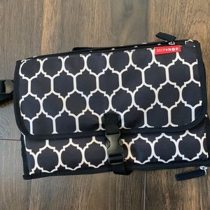 Skip Hop Traveling changing station